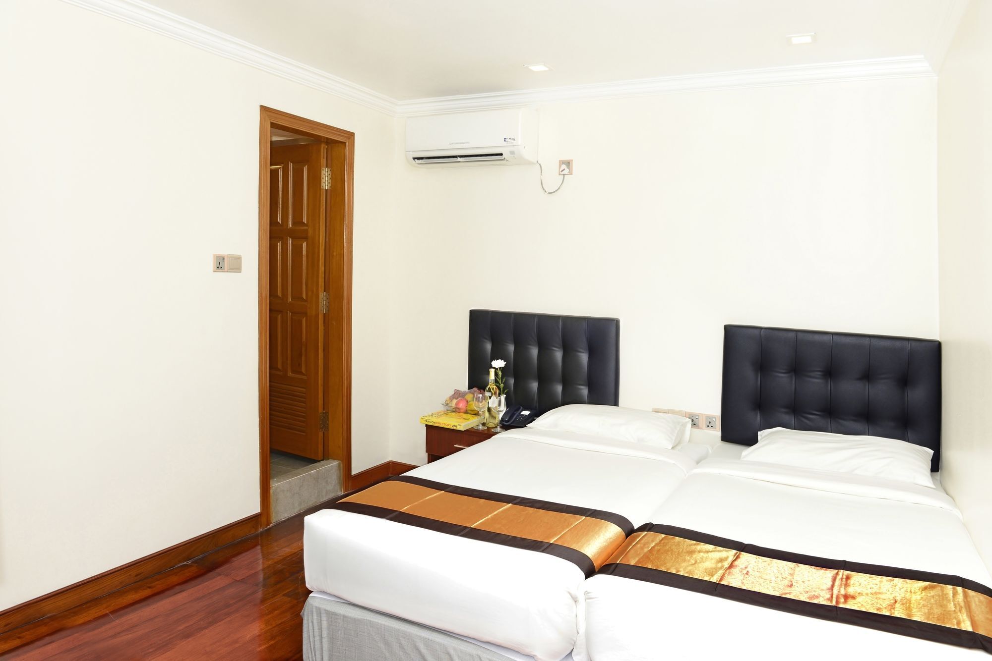 Hotel Bond Yangon Extérieur photo